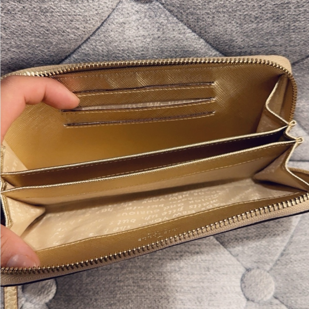 ❌SOLD❌Kate Spade Wallet! - Picture 2 of 2
